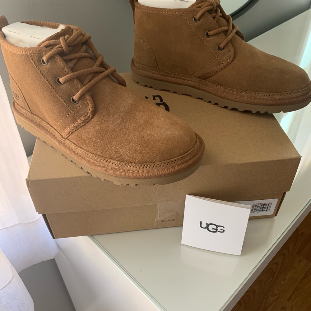Woman’s Ugg Neumel boot